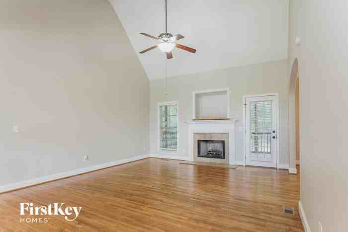 112 Lakeland Rdg - Photo 2 of 15