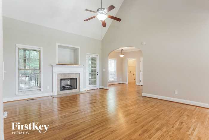 112 Lakeland Rdg - Photo 3 of 15