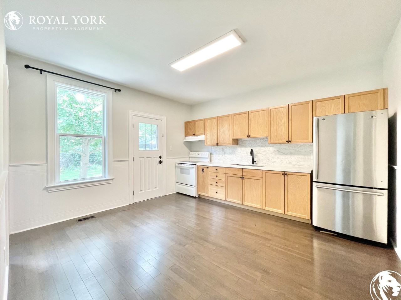 92 Nassau St - Photo 2 of 37