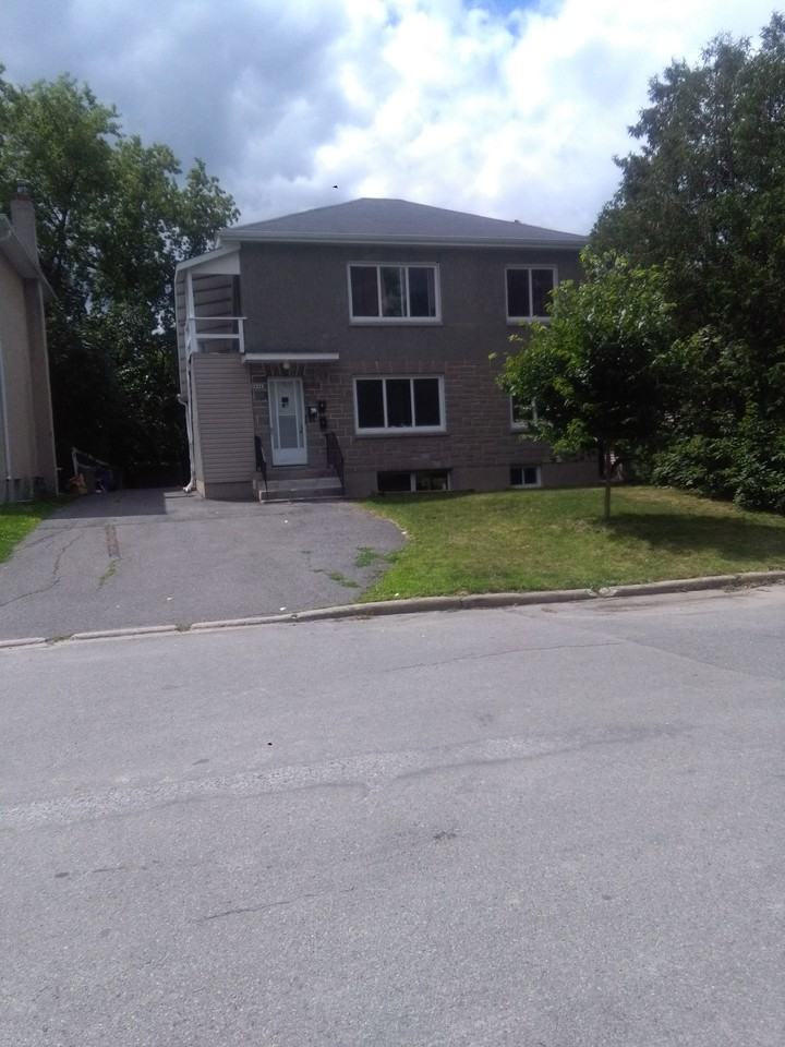 2434 Chasseur Avenue, Ottawa, ON K1V 8E6 1 Bedroom Apartment for 950