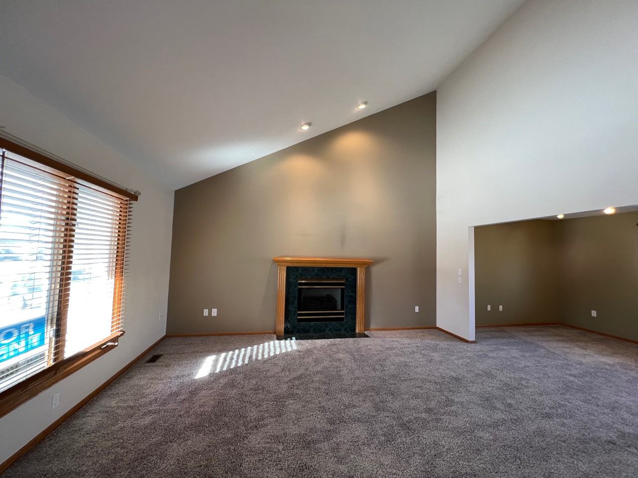 15177 Hawthorn Dr #1 - Photo 4 of 20