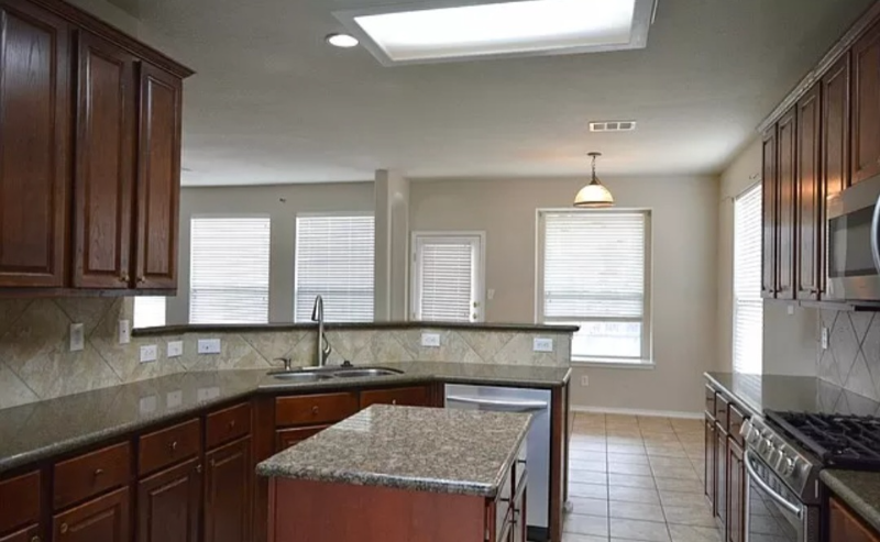 8355 Bordeaux Bay - Photo 3 of 12