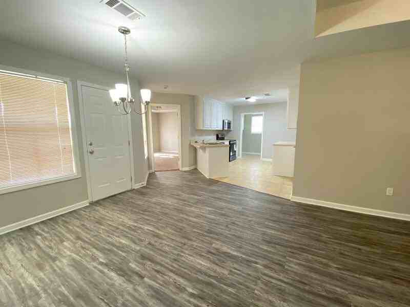 705 Wayne Dr - Photo 3 of 9