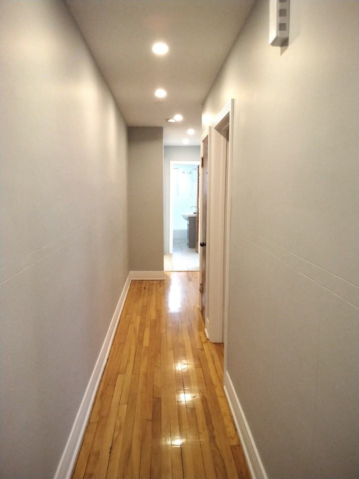 7230 16e Avenue - Photo 3 of 13