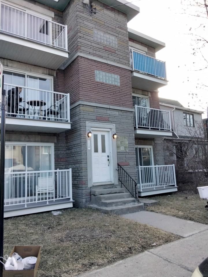 7230 16e Avenue - Photo 2 of 13