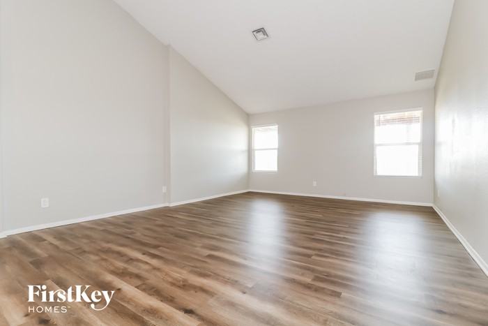 6543 W Kings Ave - Photo 3 of 15