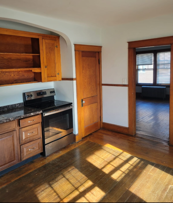 293 3E Amherst St - Photo 2 of 7