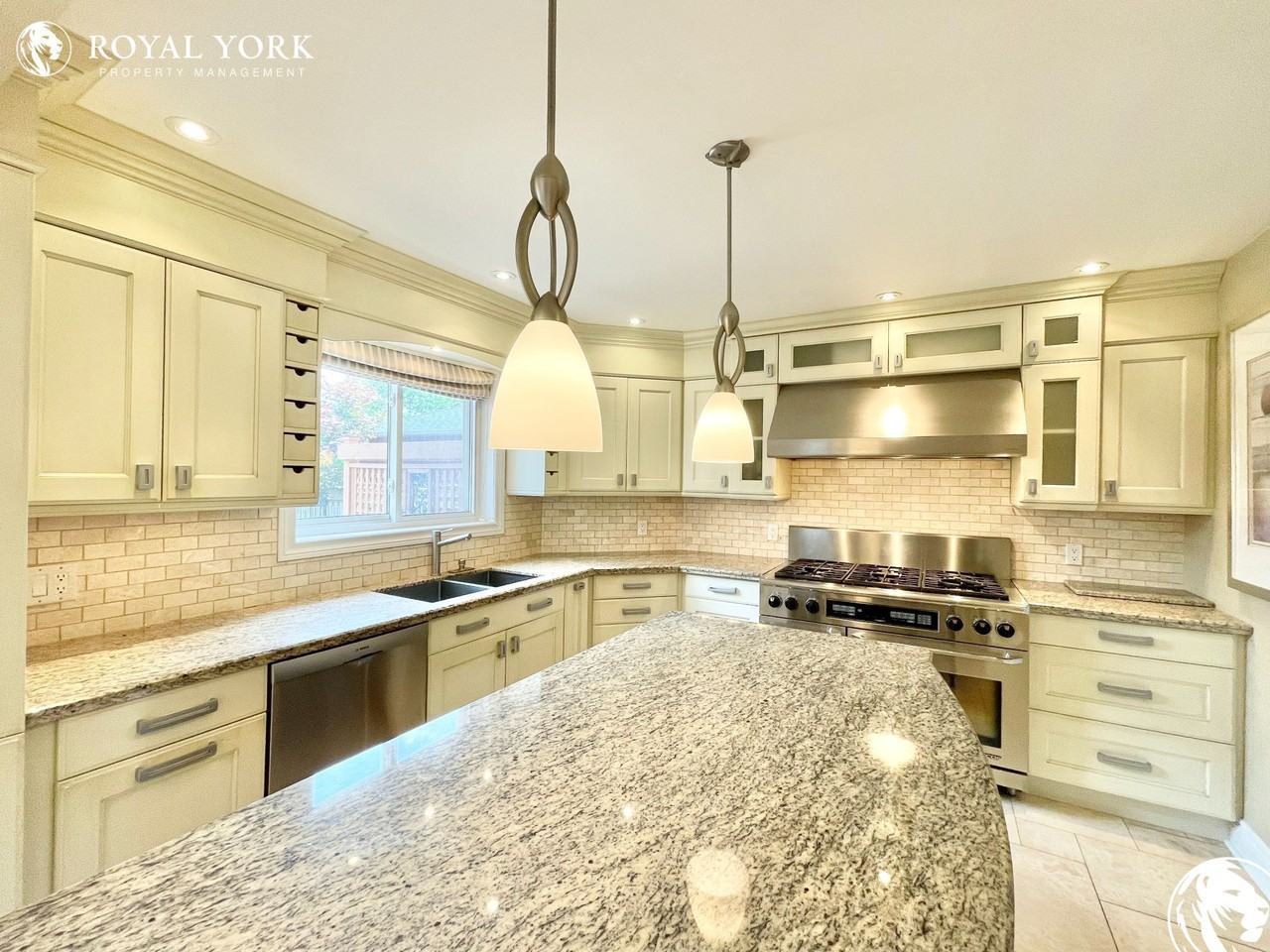 240 Lexington Rd - Photo 3 of 50