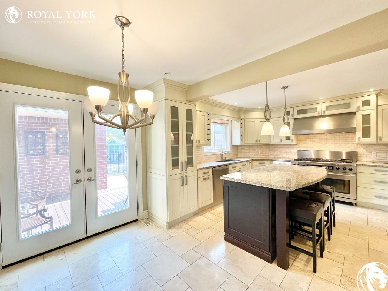 240 Lexington Rd - Photo 2 of 50