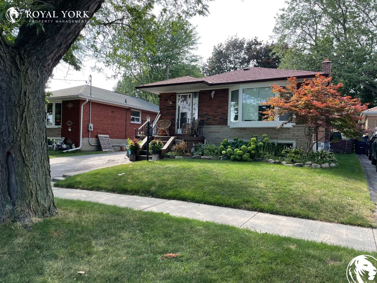 16 Stanwell Dr #2 - Photo 2 of 27