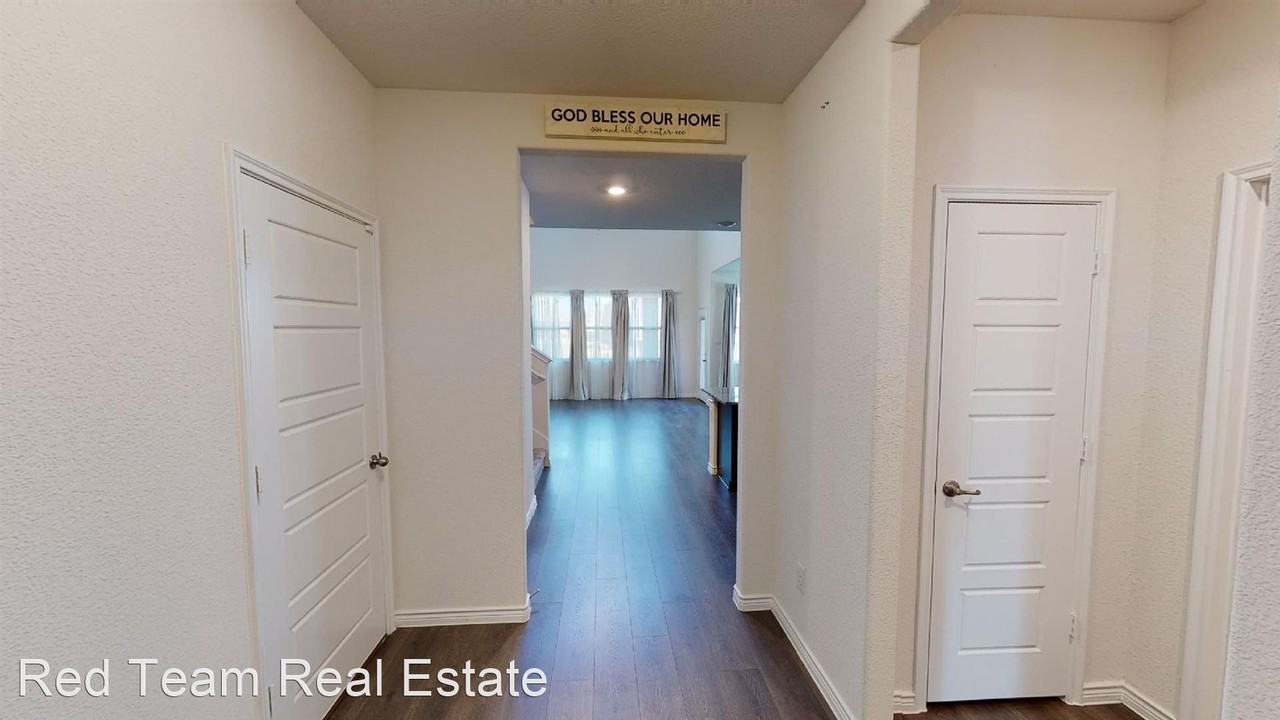 856 Hancock Ct - Photo 2 of 33