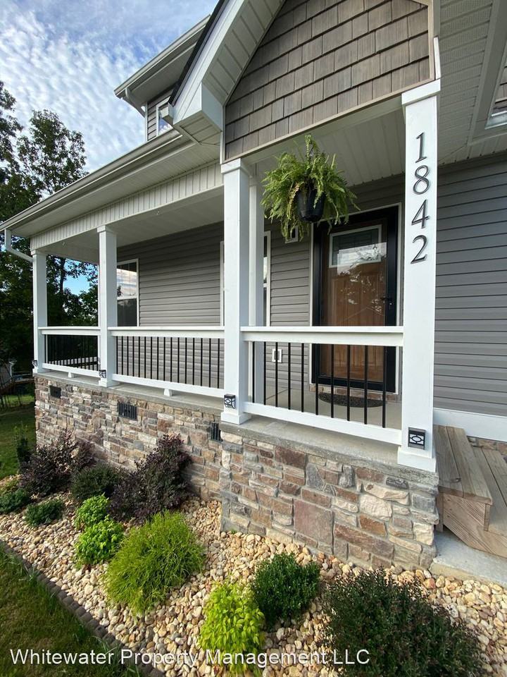 1842 Staghorn Dr - Photo 3 of 46