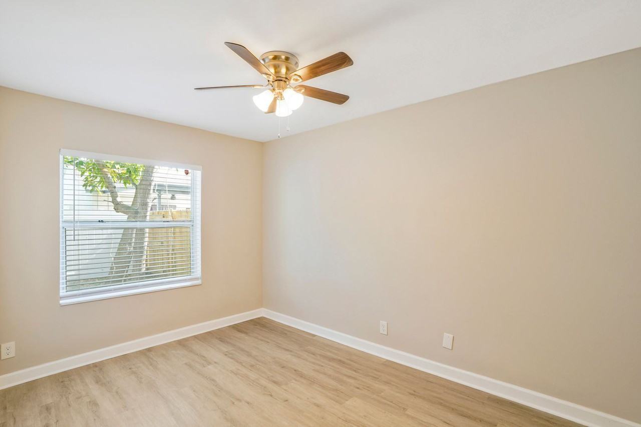 6070 Lambeth Cir - Photo 2 of 27