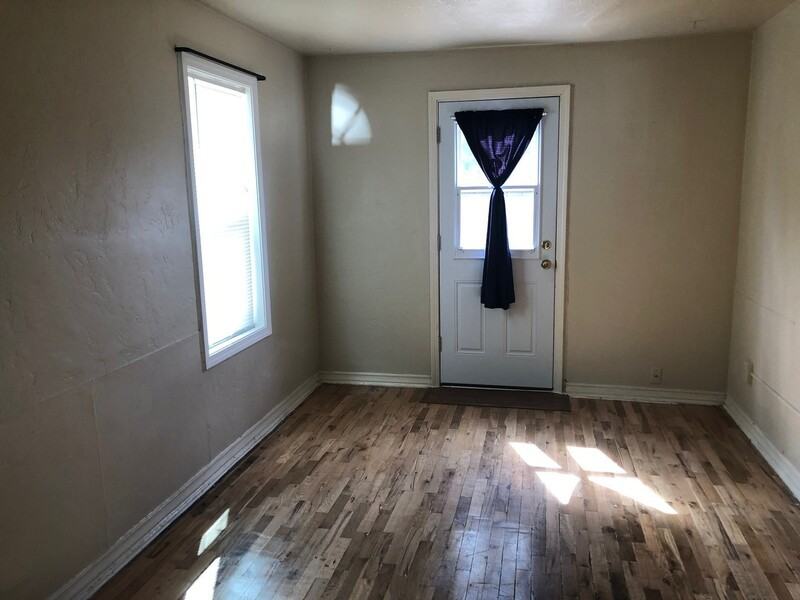 519 N Hartford St #110 - Photo 2 of 8