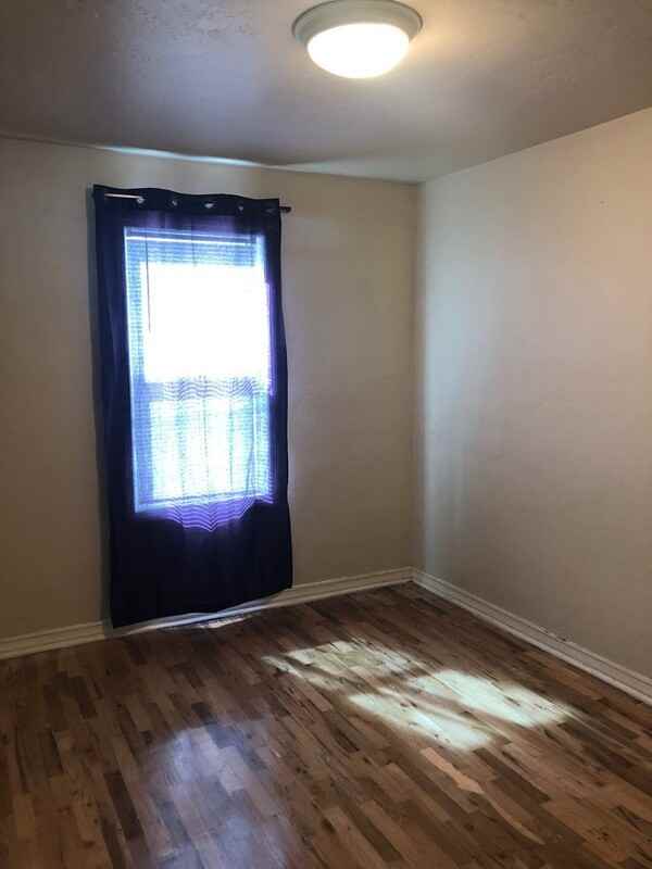 519 N Hartford St #110 - Photo 3 of 8