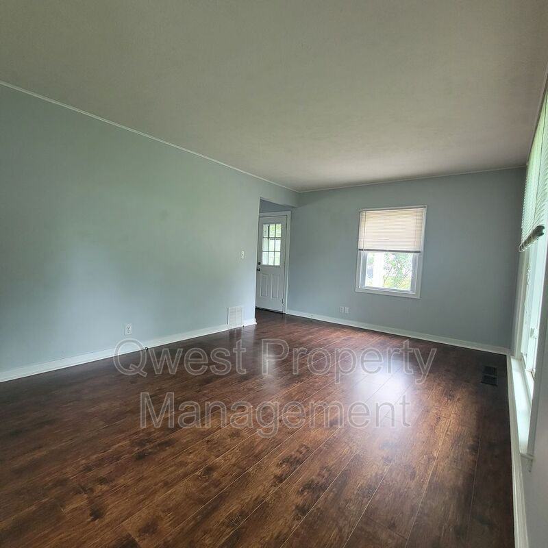 1127 Eastmont Dr Se - Photo 2 of 19