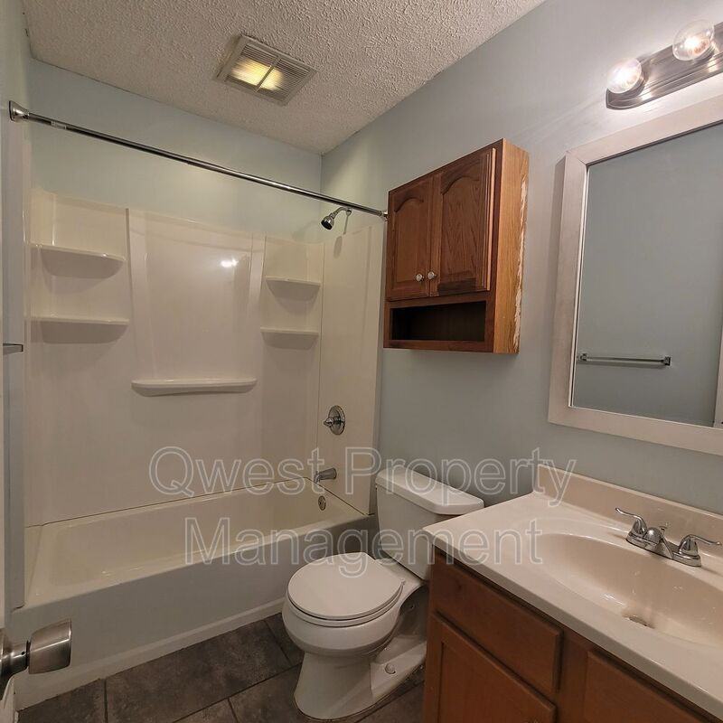 1127 Eastmont Dr Se - Photo 3 of 19