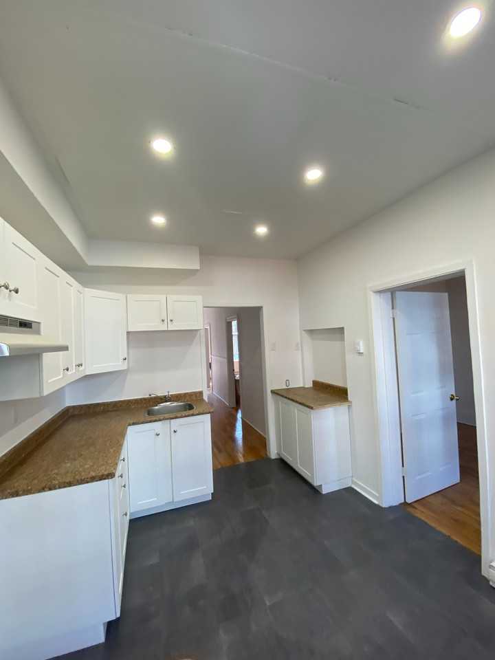 431G 4e Avenue - Photo 3 of 13