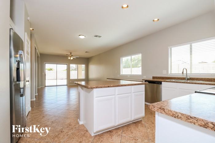 10725 W Jefferson St - Photo 3 of 15