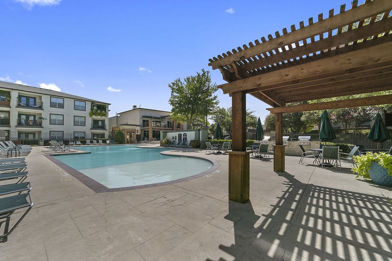 Reserve at White Rock - Photo 2 of 32