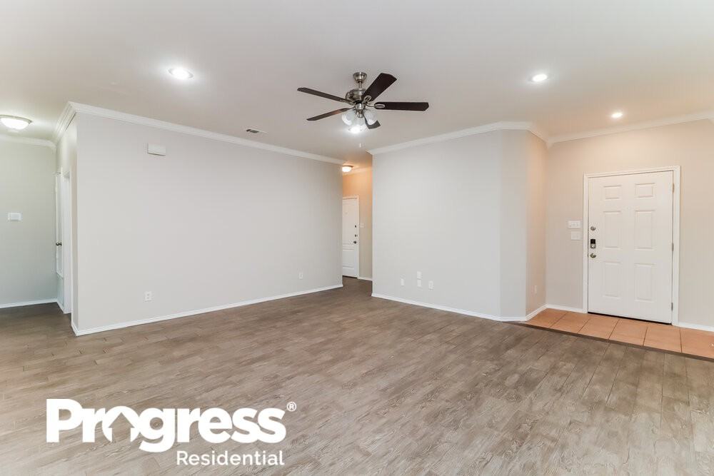 1633 Totem Pole Way - Photo 3 of 16