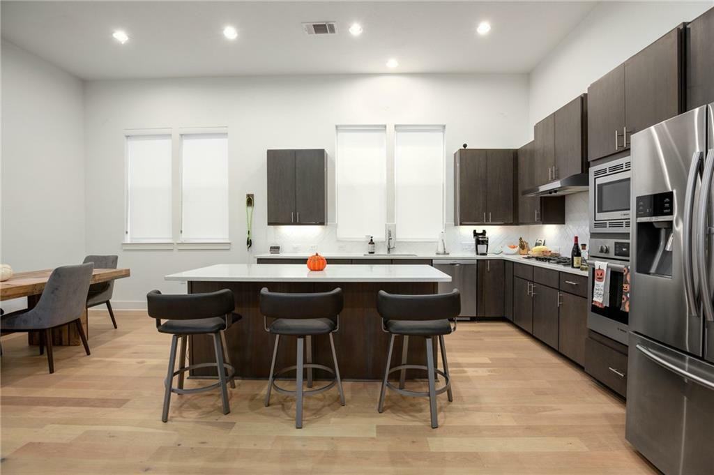 6201 Seville Dr - Photo 2 of 25