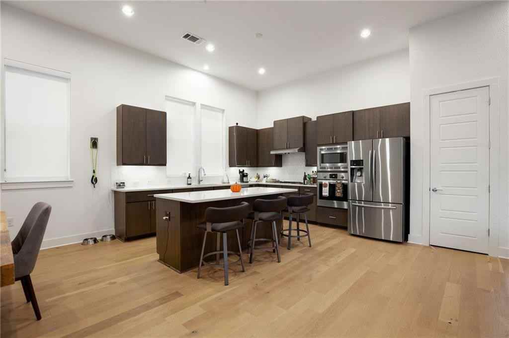 6201 Seville Dr - Photo 3 of 25