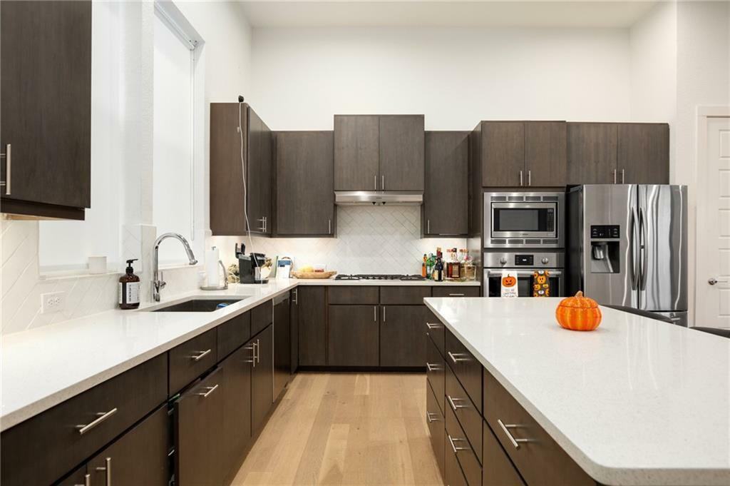 6201 Seville Dr - Photo 4 of 25