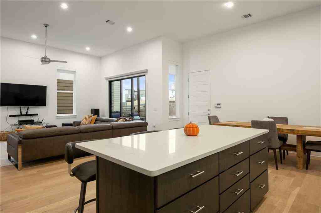 6201 Seville Dr - Photo 5 of 25