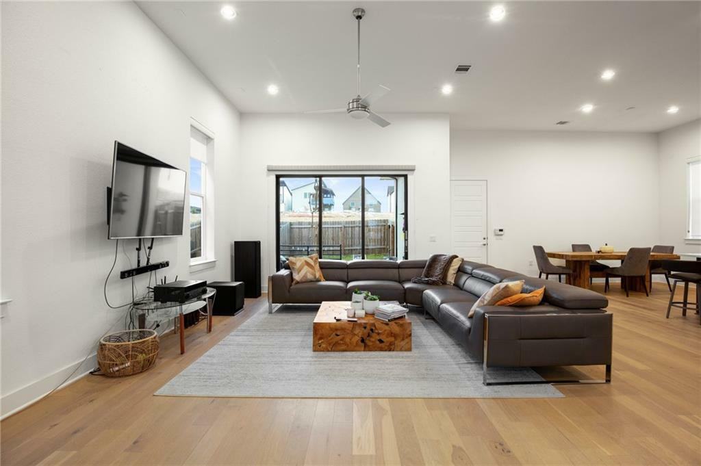 6201 Seville Dr - Photo 6 of 25