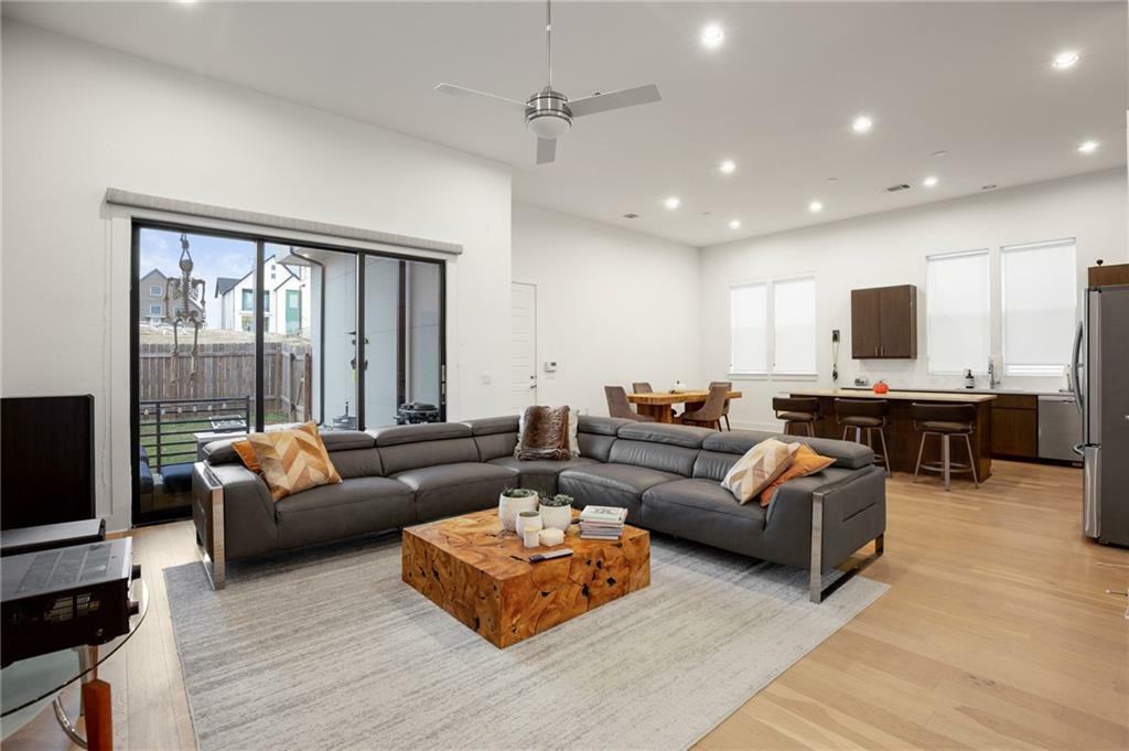 6201 Seville Dr - Photo 7 of 25