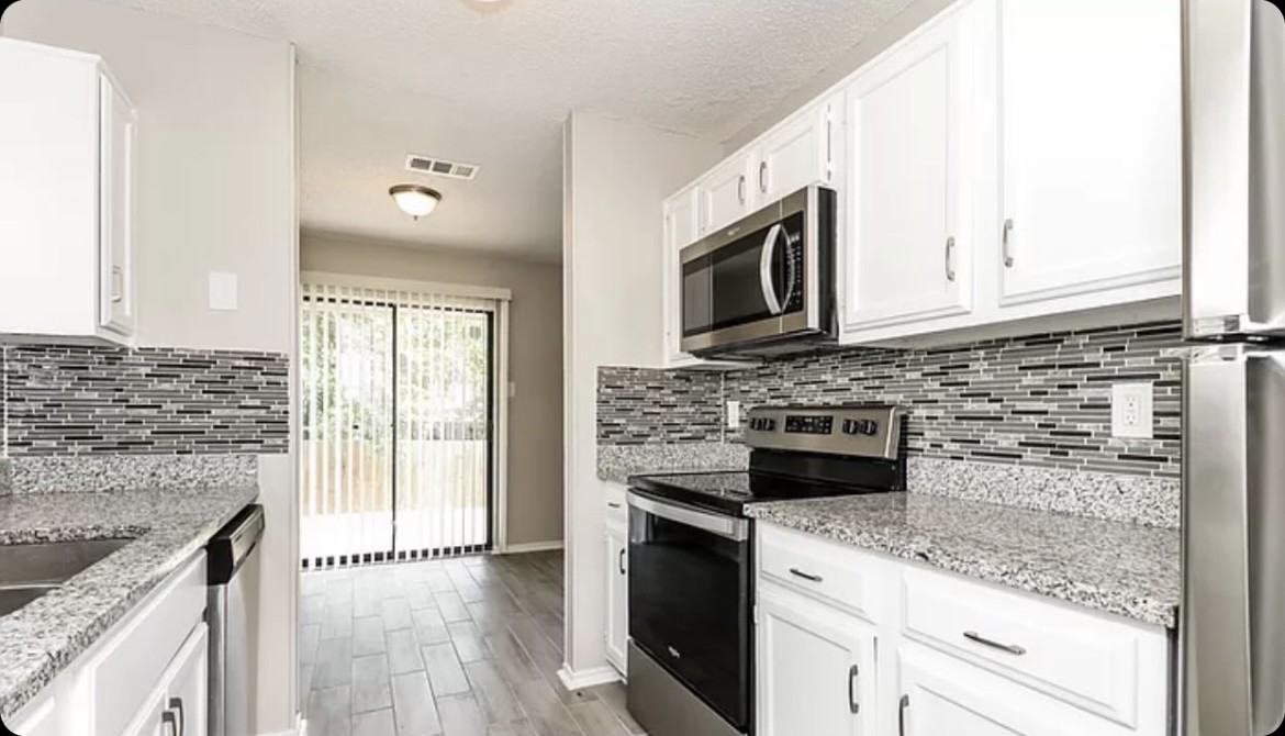 1515 Prentice St - Photo 3 of 10