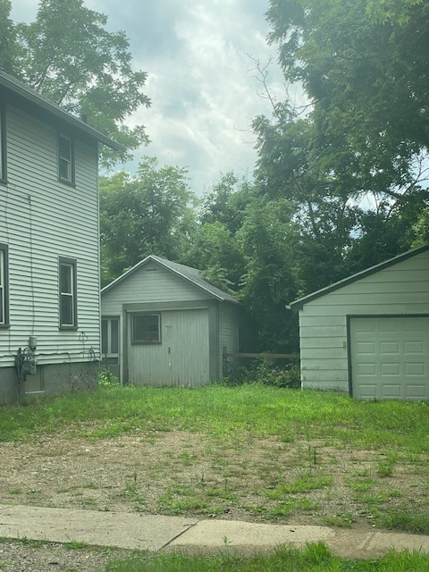 305 W Ash St - Photo 3 of 13