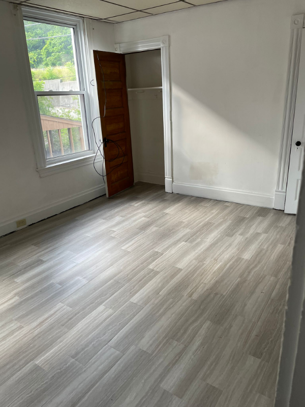 610 Middle Ave - Photo 2 of 33