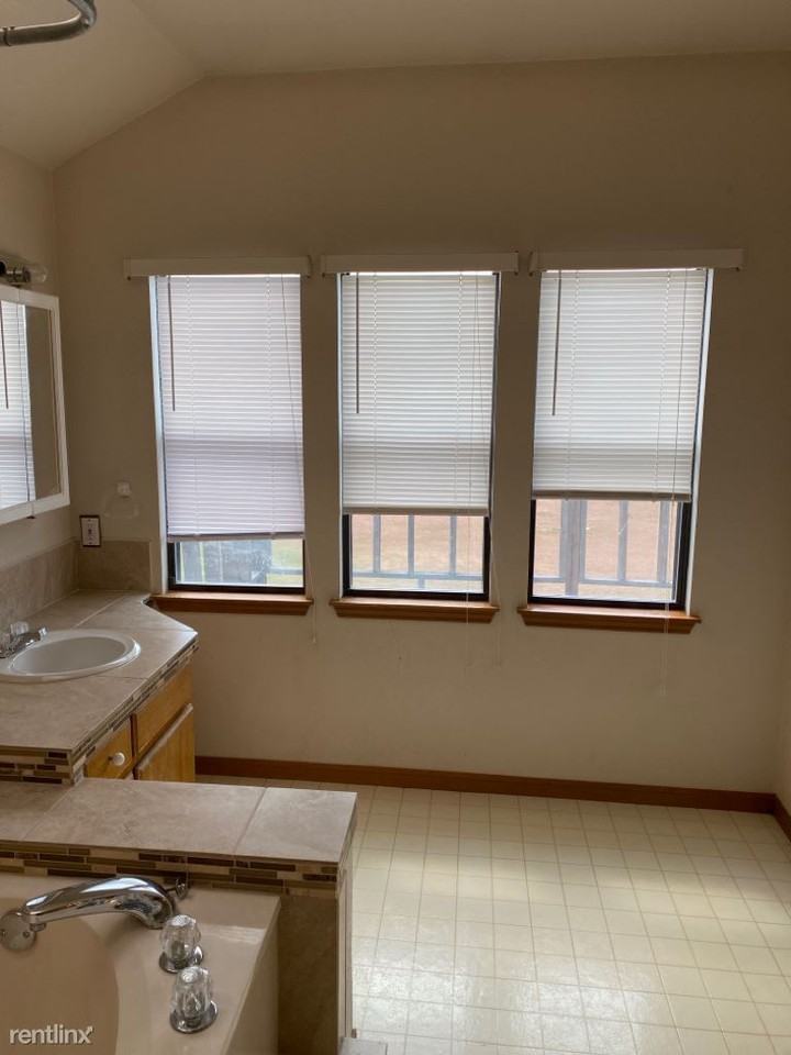 84 Lakeside - Photo 3 of 10