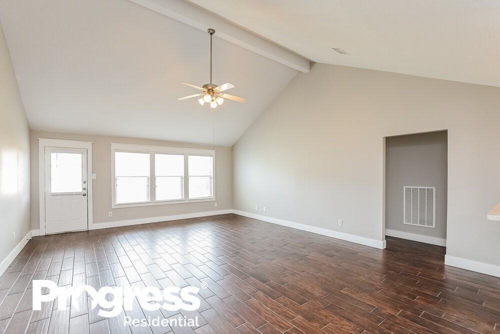 11811 Lois Ln - Photo 3 of 16