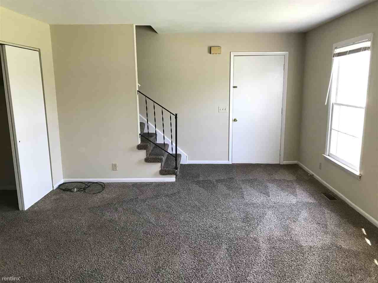 1016 Columbus Cir N - Photo 3 of 3