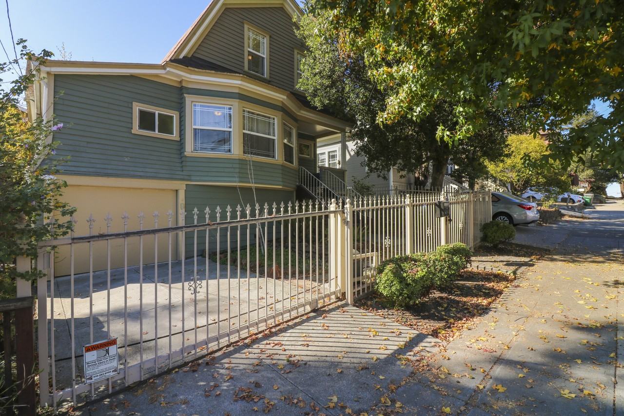 3245 Davis St - Photo 2 of 38