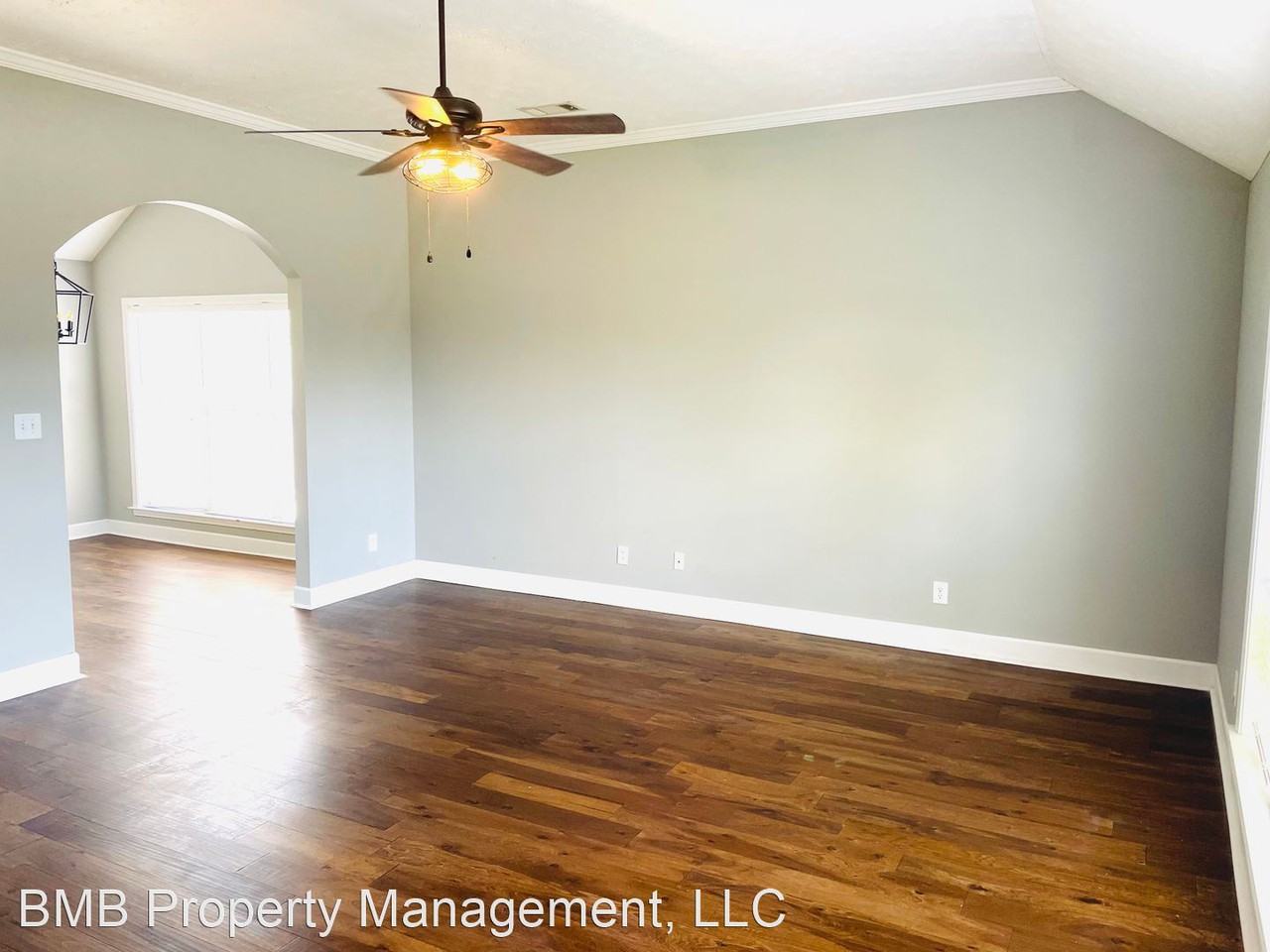 525 Breckinridge Ln - Photo 3 of 16