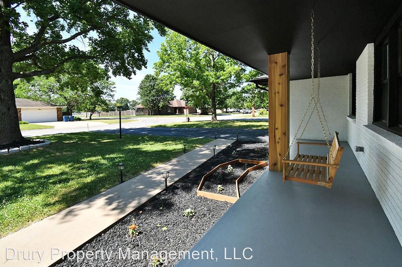 213 W Aven Ave - Photo 3 of 27