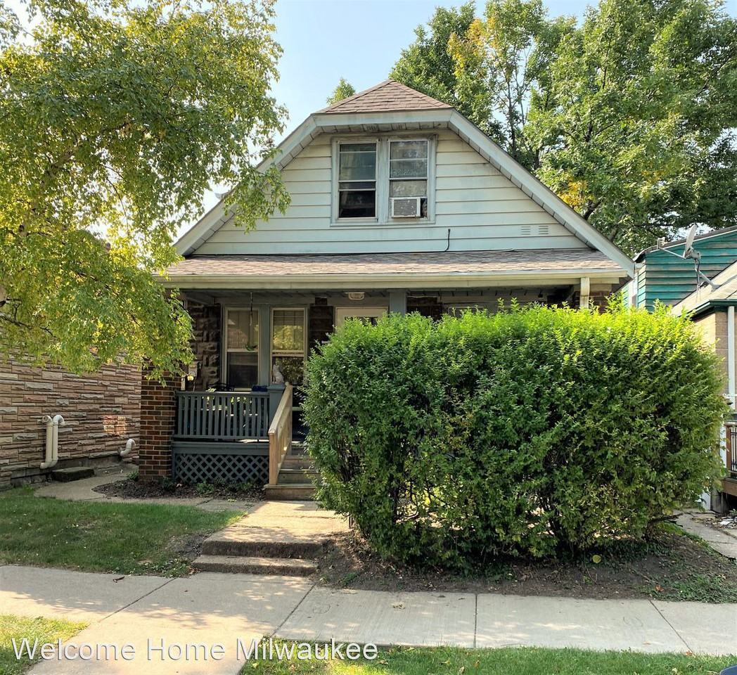 1637 S 68th Street - Photo 2 of 8