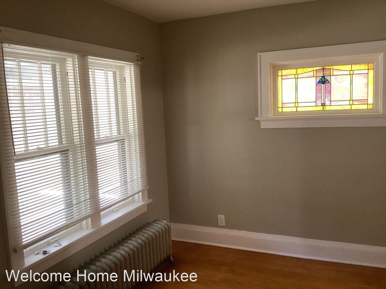 1637 S 68th Street - Photo 3 of 8