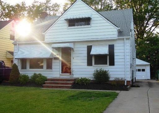 30069 Robert St - Photo 2 of 24