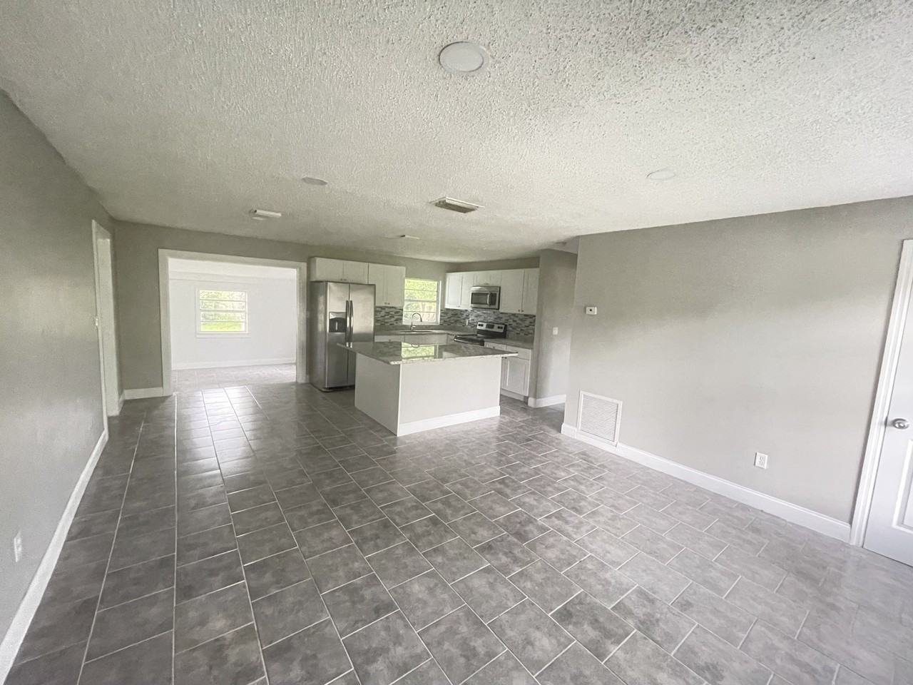 3220 Mahalia Pl - Photo 3 of 10