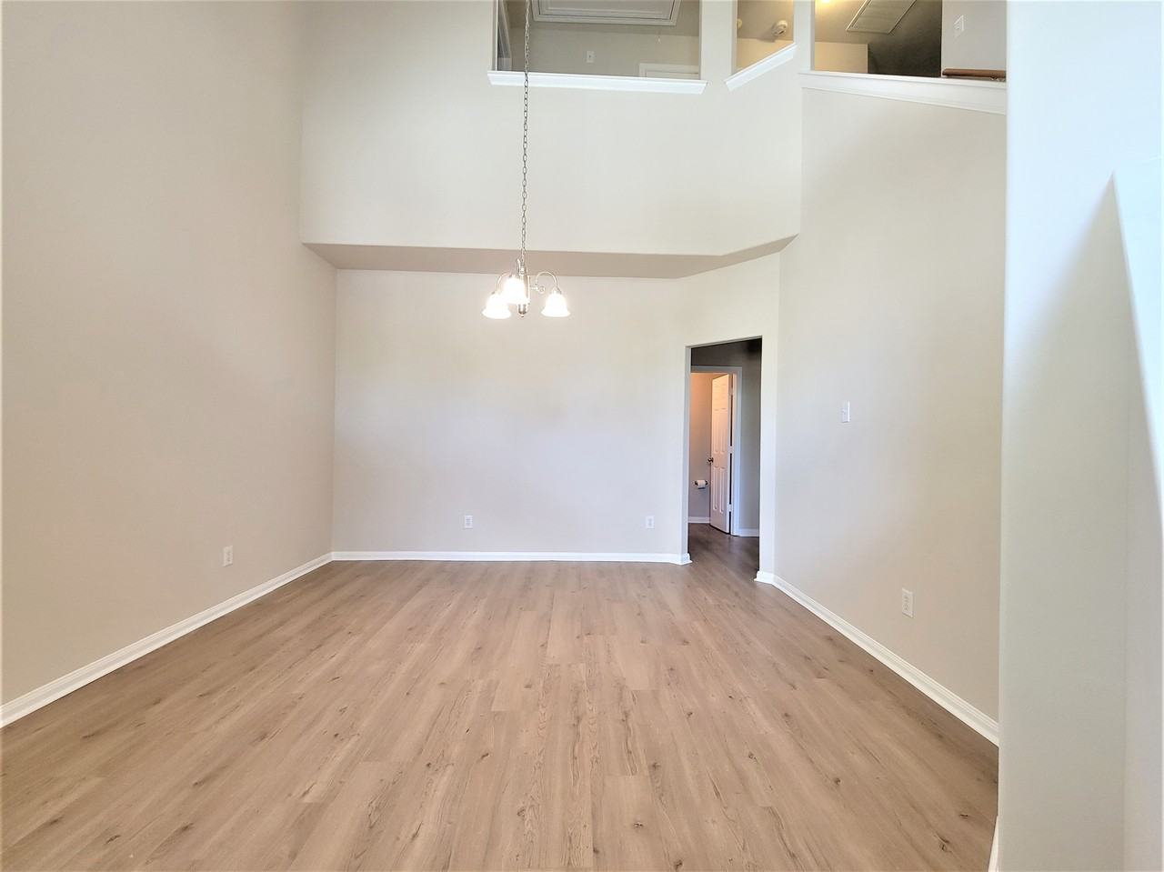 16302 Sitella Ct - Photo 3 of 11