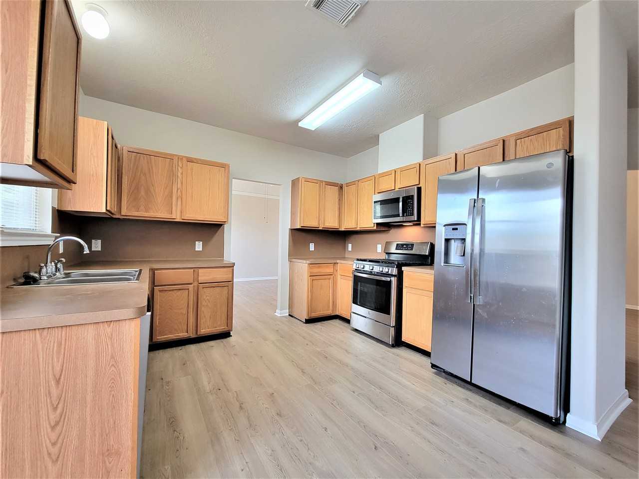 16302 Sitella Ct - Photo 5 of 11
