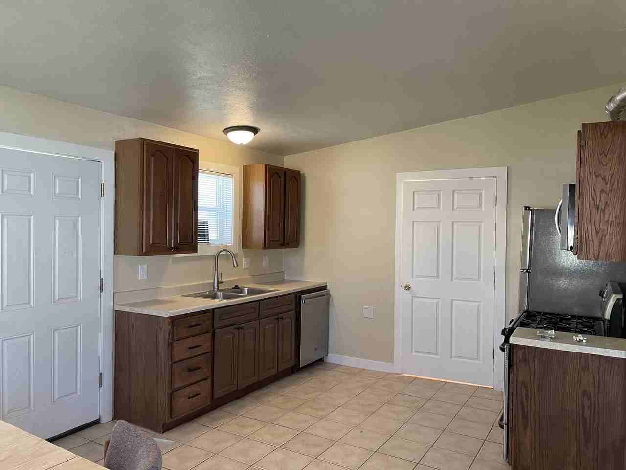 109 Elbow Ct - Photo 2 of 12