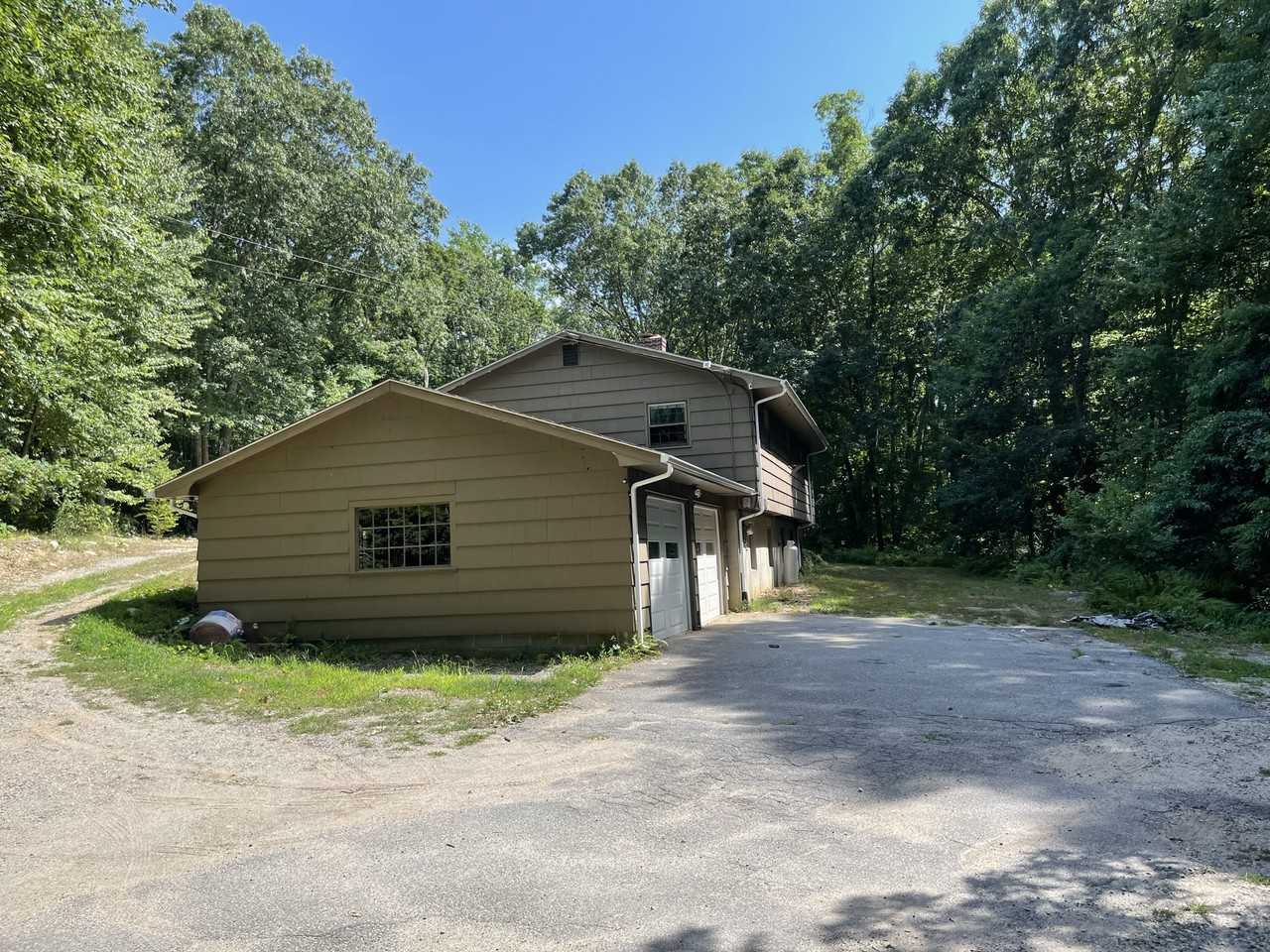 45 Douglas Ln - Photo 3 of 39