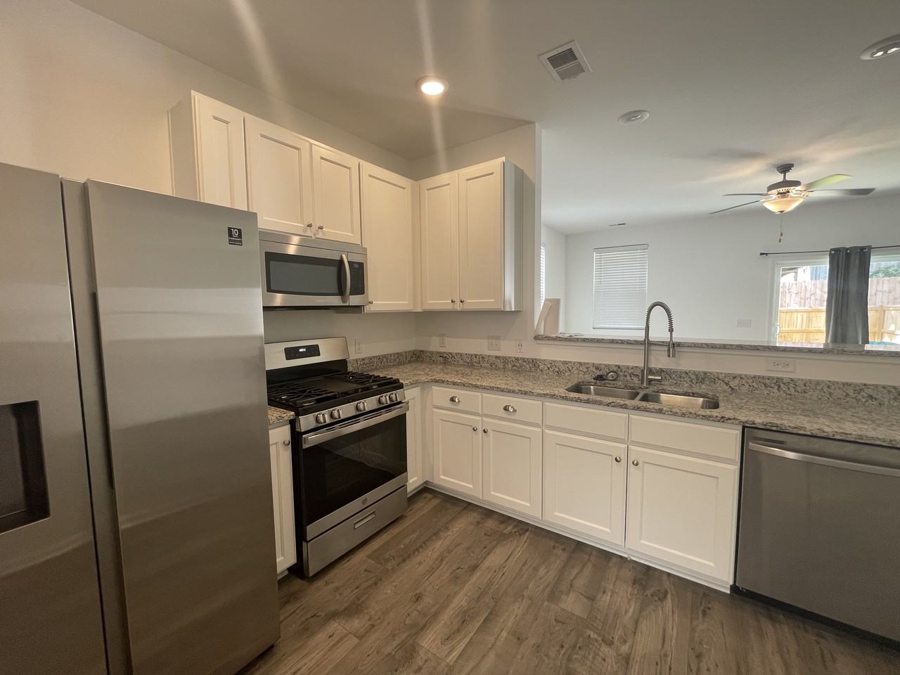 152 Spencer Cir - Photo 2 of 10