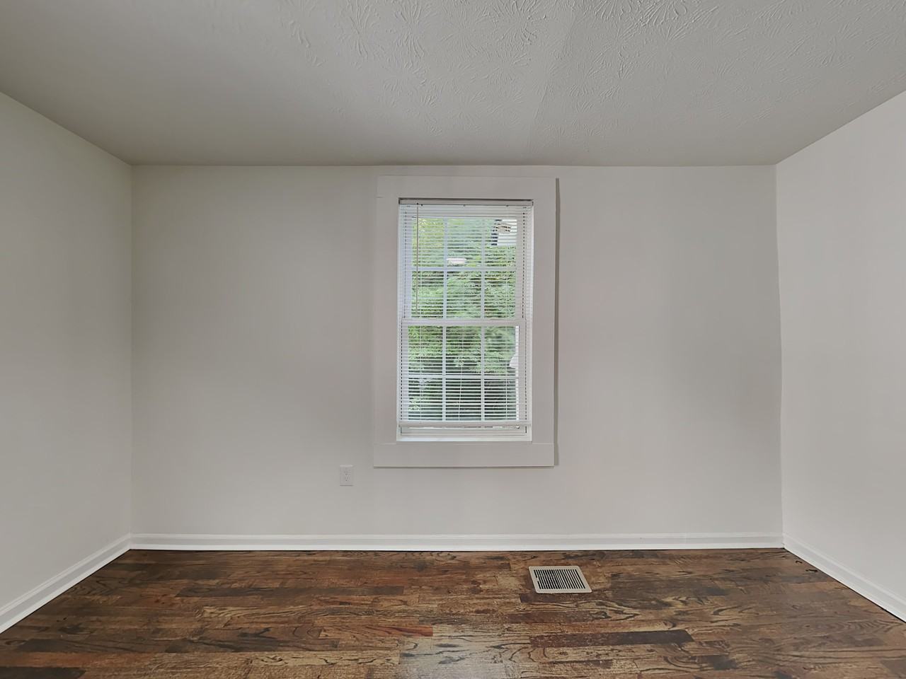 805 Spencer St Nw - Photo 7 of 17